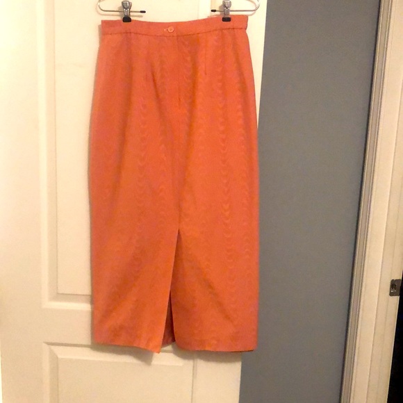 Designer 2pc Suit by St. Anthony Signature, Sz 8, Peach Color, Blazer & Skirt. - Picture 9 of 11